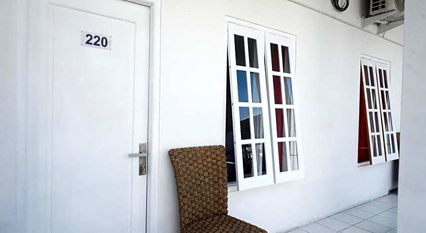 RedDoorz Plus near UMS Solo