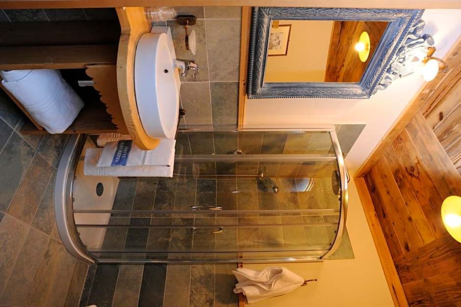 Laghetto Alpine Hotel & Restaurant