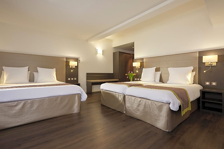 Photo 1 of 8 of Quadruple Room