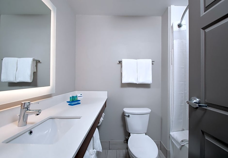Holiday Inn Express Quantico - Stafford, an IHG Hotel