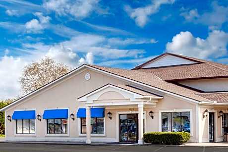 Howard Johnson by Wyndham Niagara Falls