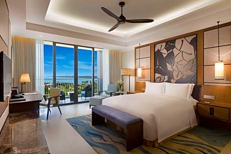Deluxe King Room with Ocean View