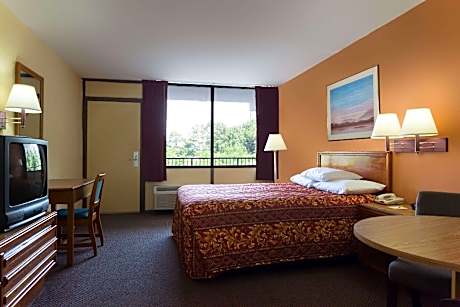 1 Full Bed | Non-Smoking