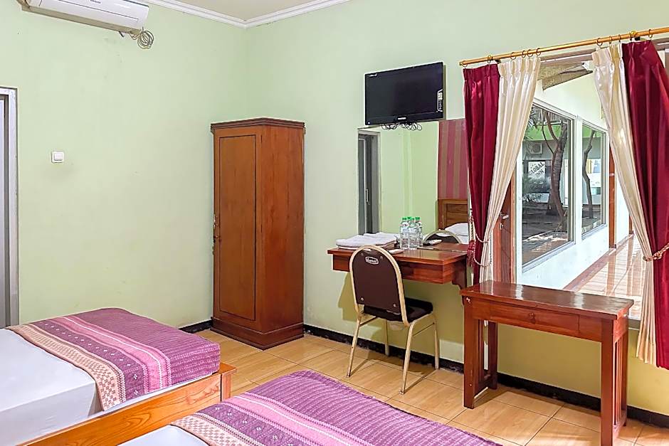 Global Inn Syariah Mitra RedDoorz near Juanda T1 Airport
