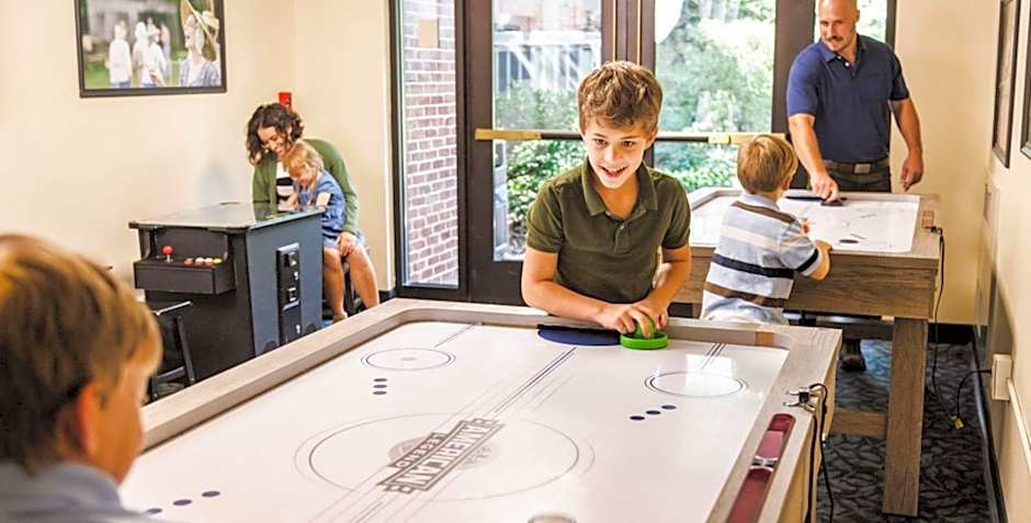 Williamsburg Woodlands Hotel & Suites, an official Colonial Williamsburg Hotel