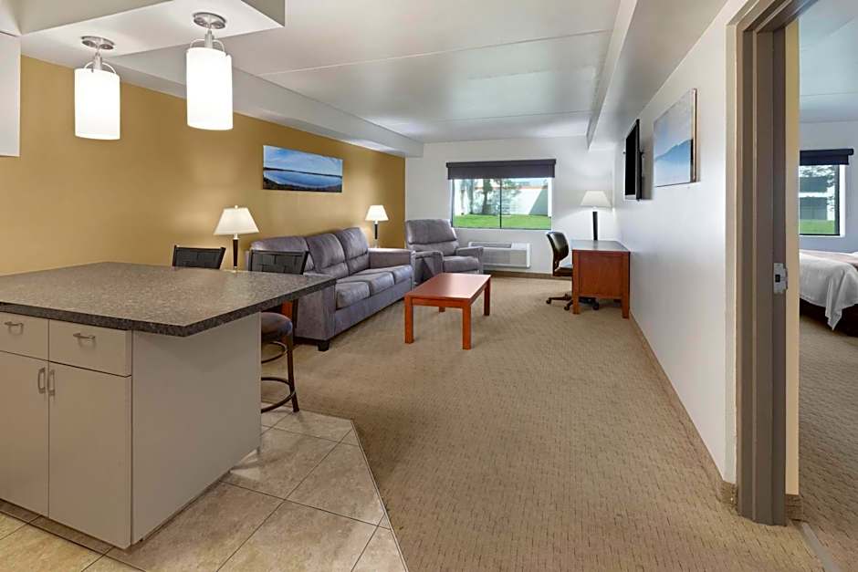 Baymont by Wyndham Jamestown Conference Center & Water Park