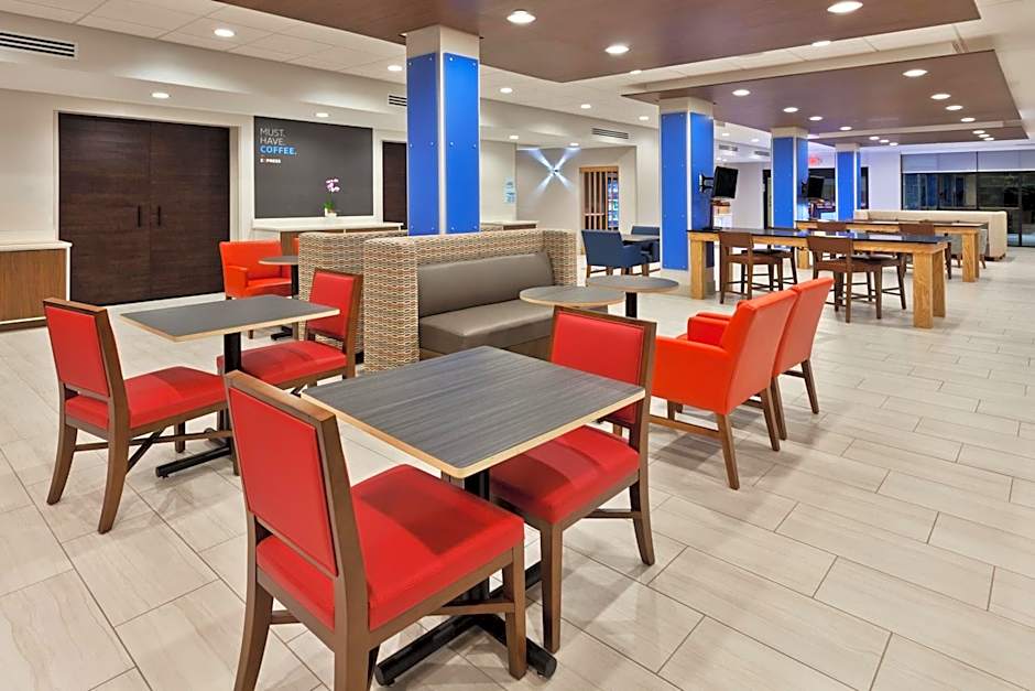 Holiday Inn Express Fayetteville By IHG