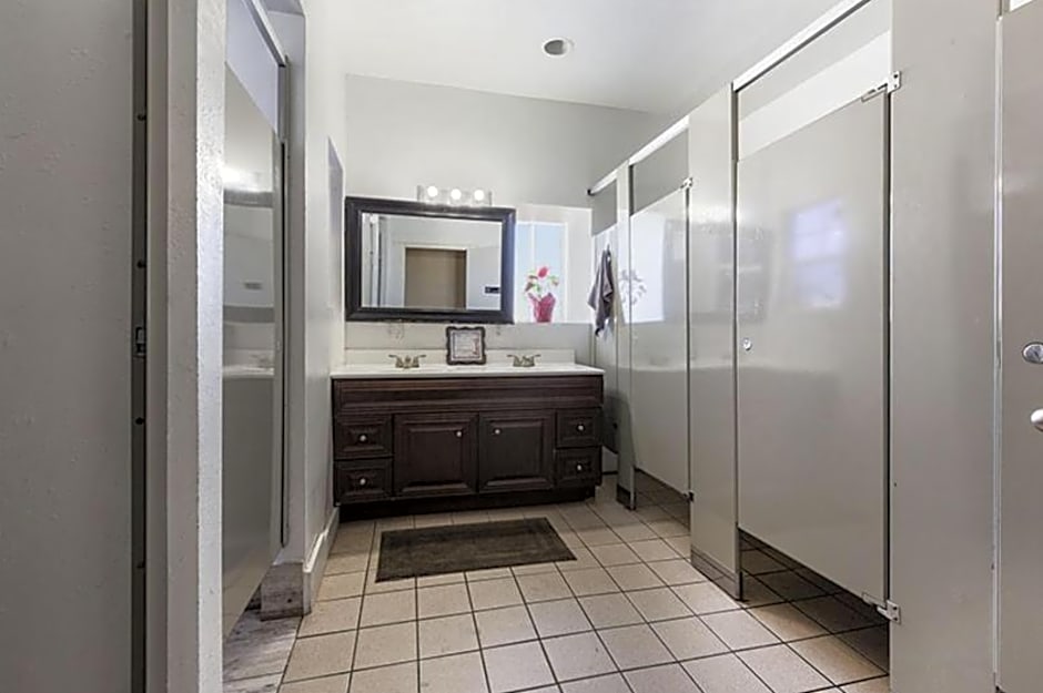 ITH Hermosa Beach Surf Hostel LAX