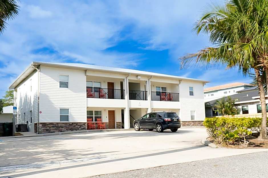 SōLE Suite #1-2 min to BEACH-Patio & Courtyard