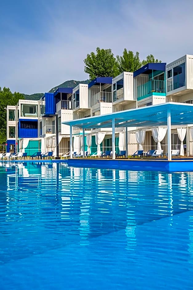 Parotia waterhouse hotel