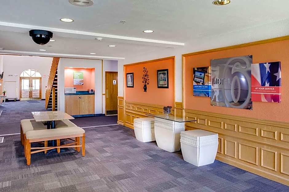 Motel 6-Richmond, IN