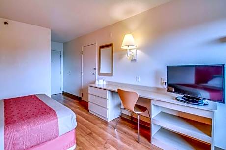 Queen Room - Non-Smoking
