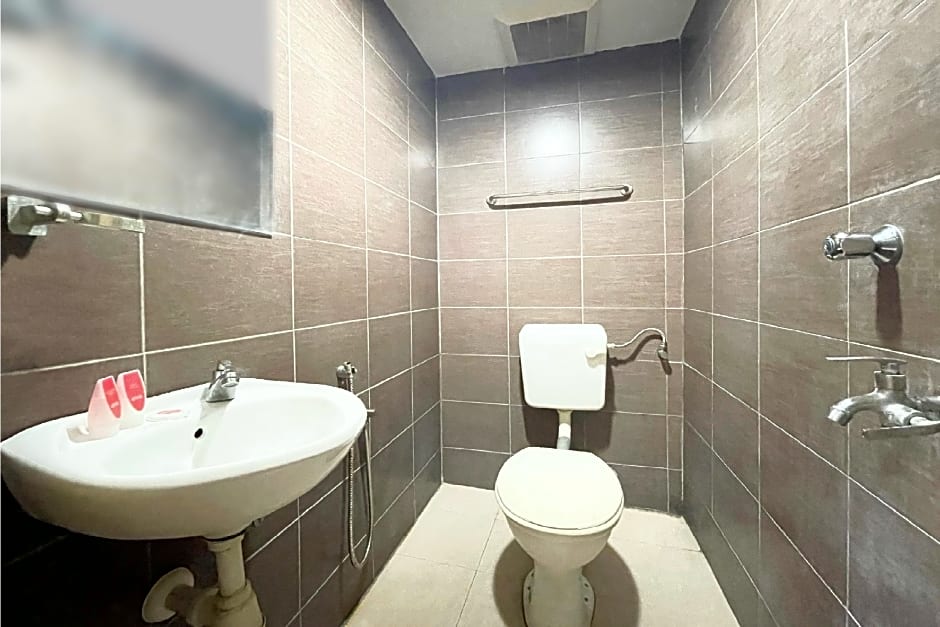 OYO 90324 Muar Station Hotel