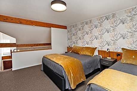 Superior One-Bedroom Apartment