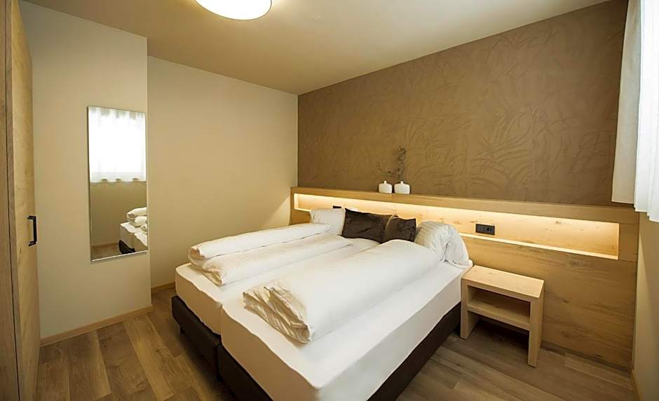 Haus Gregori Modern & Central Stay in Vineyard with Rooftop & Served Breakfast