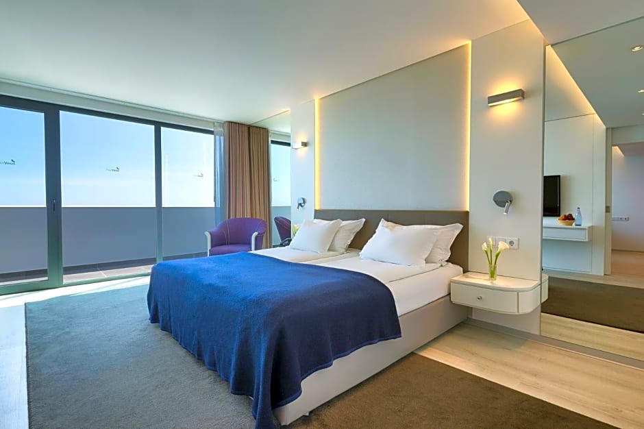  The Views Monumental Lido