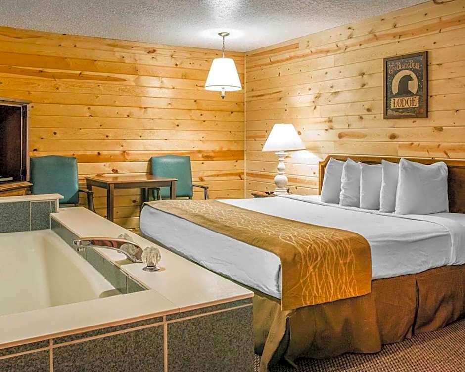 Cabins of Mackinac & Lodge