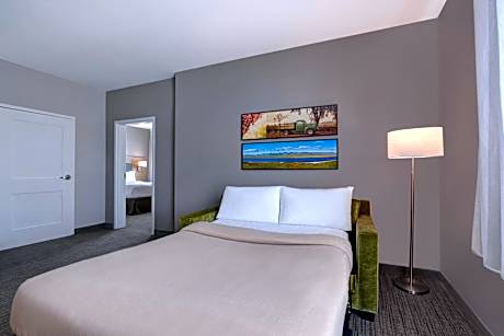 suite with 1 King, Sofa bed