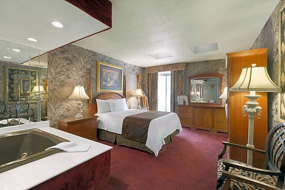 Travelodge by Wyndham Niagara Falls Fallsview