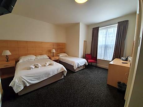 Family-Standard-Triple room-Ensuite