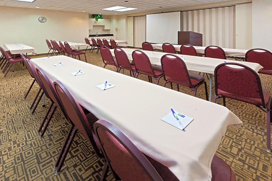 Holiday Inn Express Hotel & Suites Charleston-Southridge By IHG
