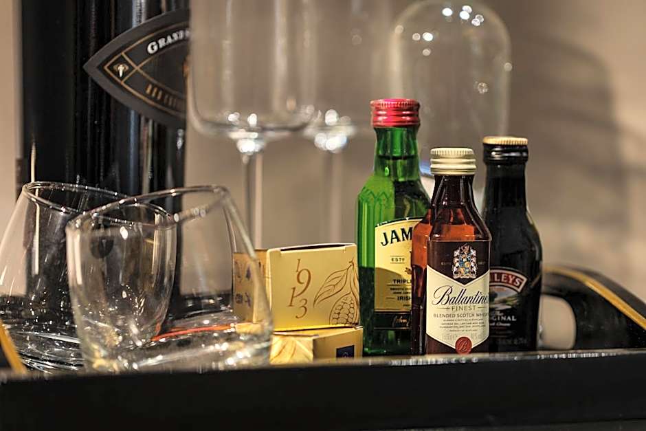 -- ESTE PARK HOTEL -- part of Urban Chic Luxury Design Hotels - Parking & Compliments - next to Shopping & Dining Mall Plovdiv