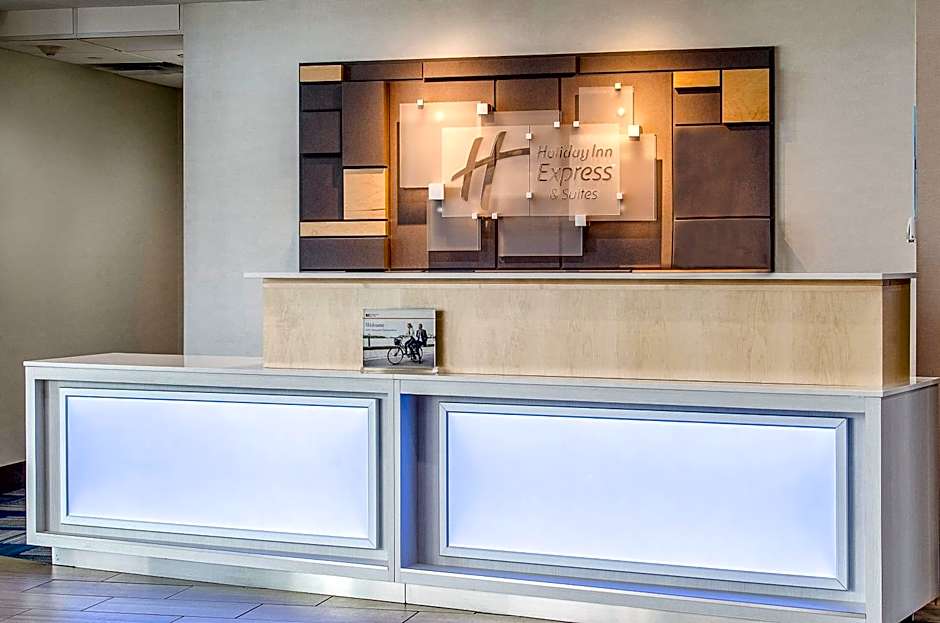 Holiday Inn Express & Suites - Atchison By IHG