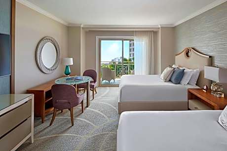 Deluxe Queen Room with Two Queen Beds with Adapted Tub and Balcony - Mobility and Hearing Accessible