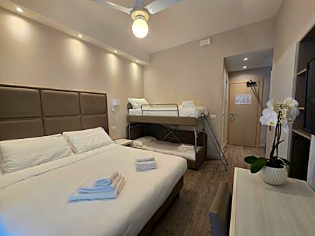 Quadruple Room with Terrace