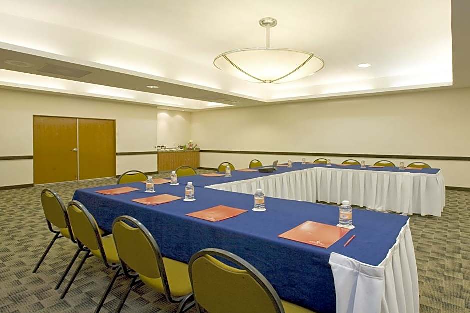 Fiesta Inn Express San Luis Potosi Oriente