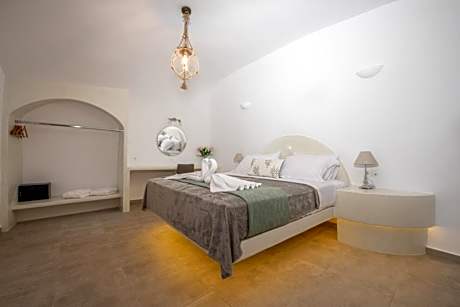 Luxury Grand Cave Suite with Outdoor Jetted Tub, Sea & Sunset View