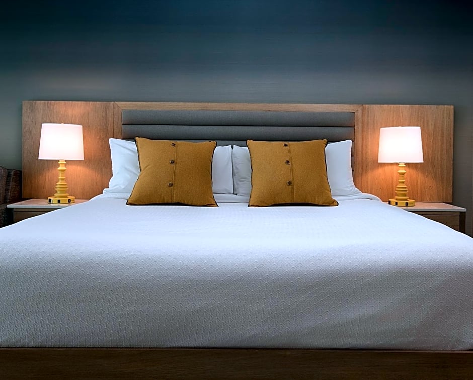 Inn at the Pier Pismo Beach, Curio Collection by Hilton
