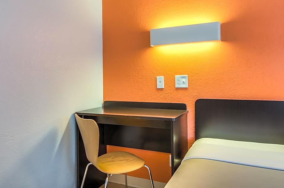 Motel 6-Arlington Heights, IL - Chicago North Central