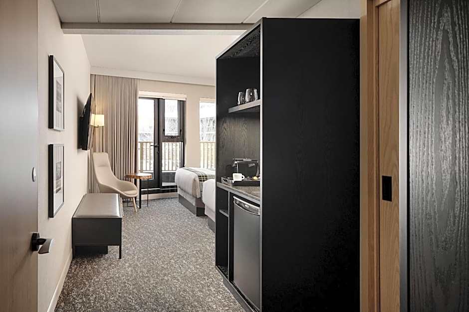 Peaks Hotel and Suites