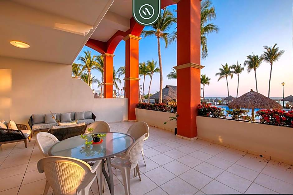 Mexican Styled 2 BR Condo - Beachfront - Pool