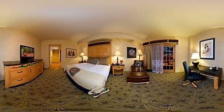 1 King Suite Mobility Hearing Accessible Roll In Shower
