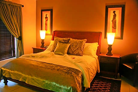 Queen Room with Shower over bath