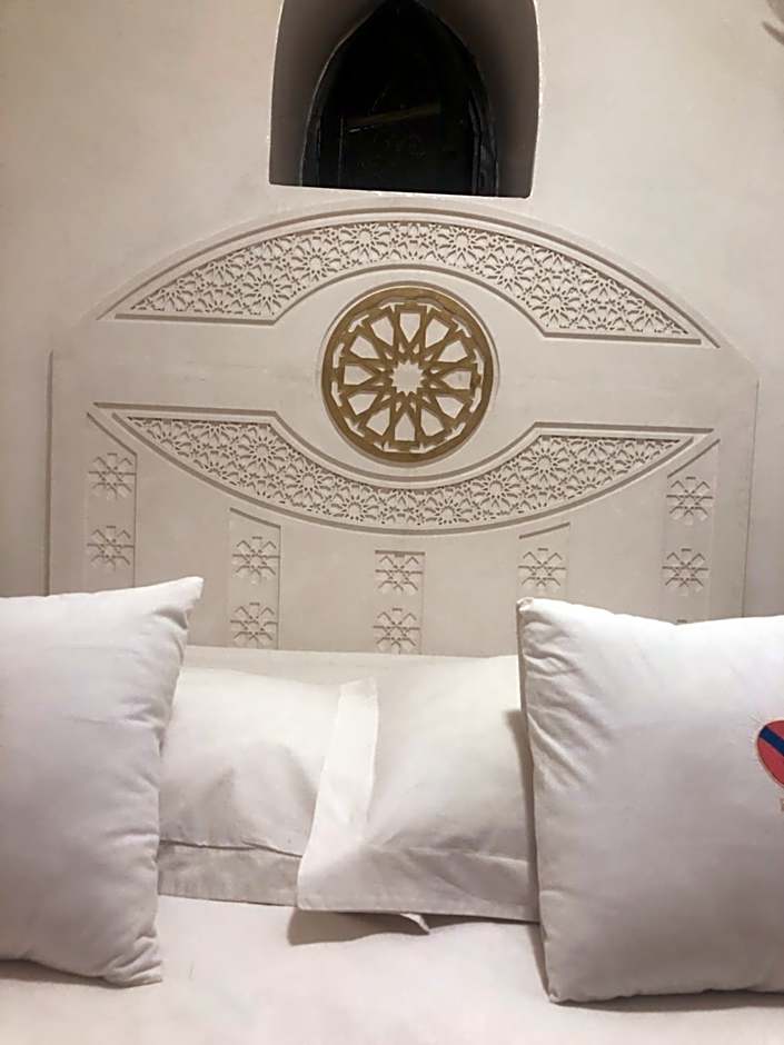 Riad ABBASSIA Marrakech Premiere - Authentic Medina Experience