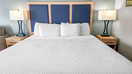 Deluxe Queen Room with Sofa