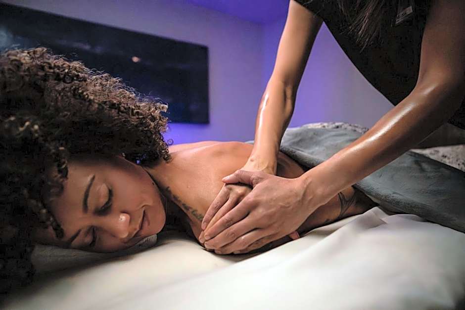 The Historic Cavalier Hotel and Beach Club, Autograph Collection