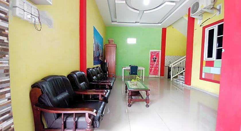 Harmony House Syariah near Alun Alun Pati Mitra RedDoorz