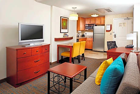 Suite, 1 Bedroom (Mobility/Hearing Access, Roll-in Shwr) (1 Queen Bed and 1 Double Sofa Bed)