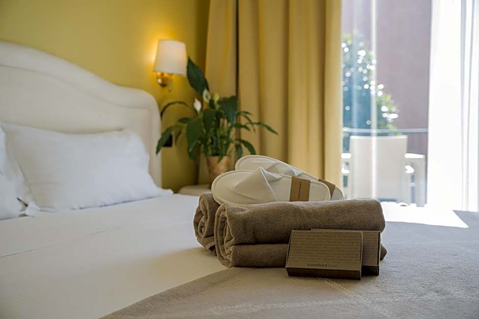 Admiral Hotel Villa Erme