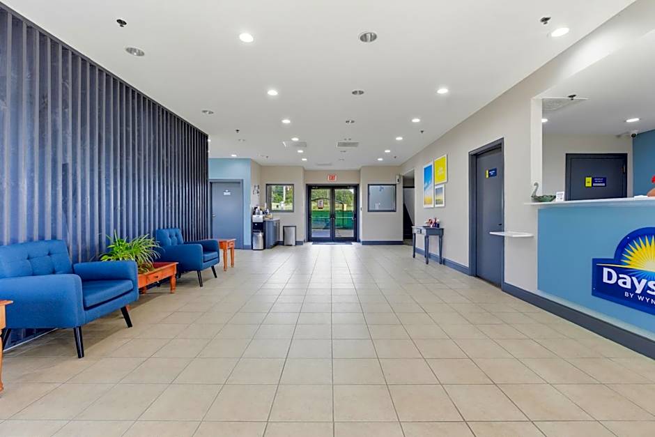 Days Inn & Suites by Wyndham Wynne