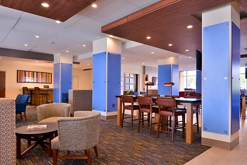 Holiday Inn Express & Suites - Mall of America - MSP Airport