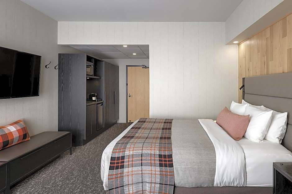 Peaks Hotel and Suites