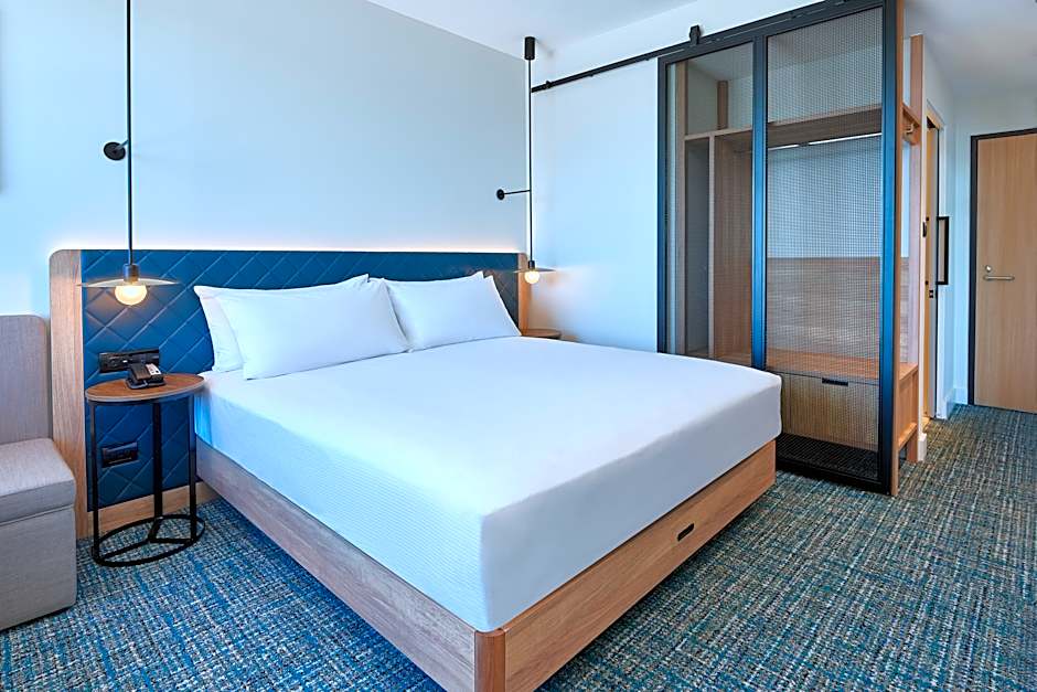Photo 1 of 3 of 1 King Bed Guestroom, Partial Harbor View
