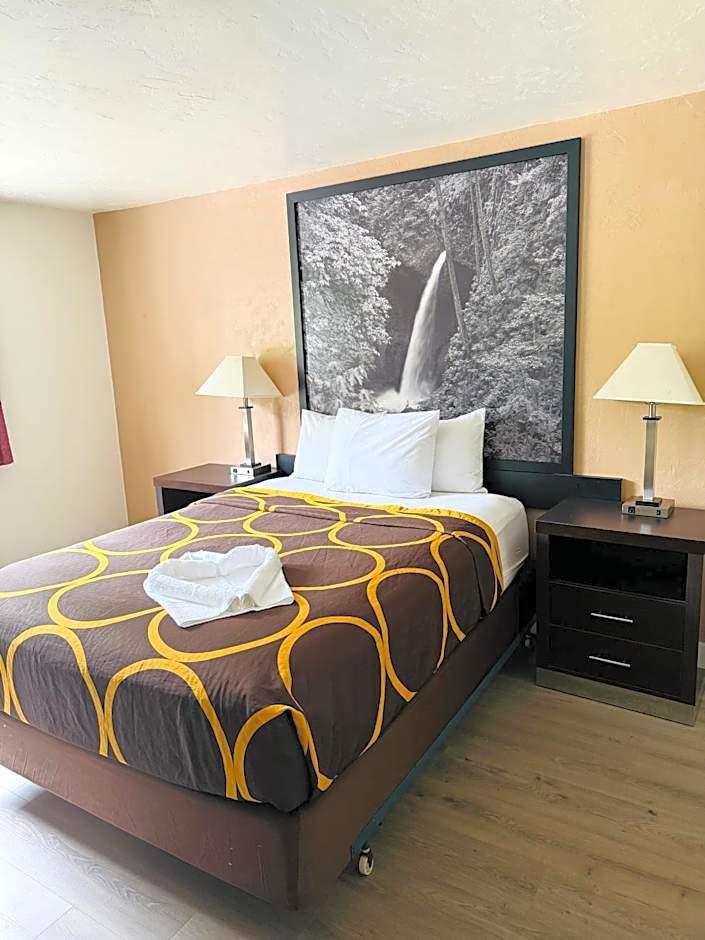 Super 8 by Wyndham Lacey Olympia Area