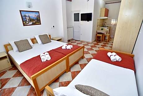 Studio Apartment with Sea View (4 adults)