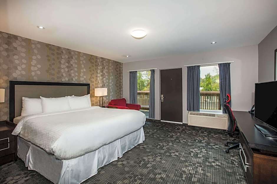 Ramada by Wyndham Jacksons Point